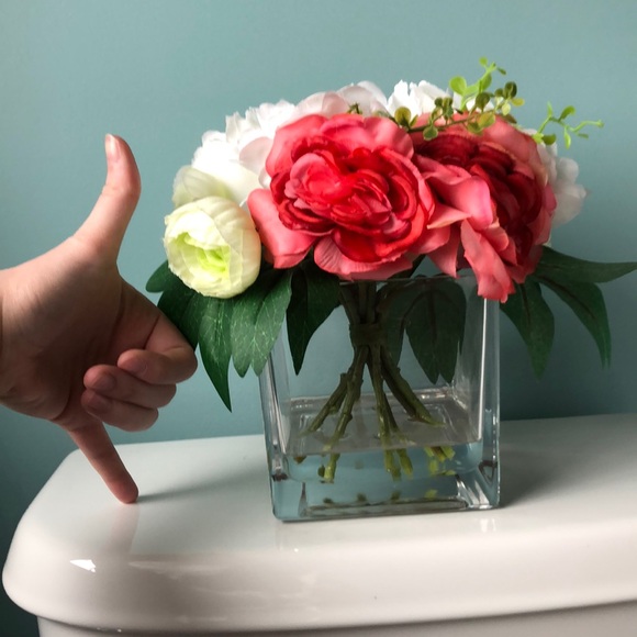 Faux flowers - Picture 4 of 5